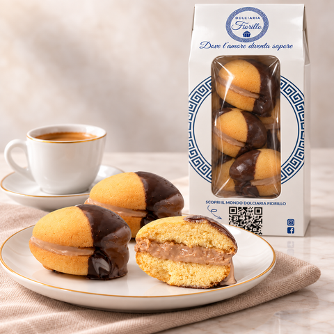 Maddalene con crema nocciolata al latte Dolciaria Fiorillo servite con caffe.