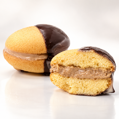 Dettaglio della texture delle Maddalene con crema nocciolata al latte e copertura al cioccolato Dolciaria Fiorillo.