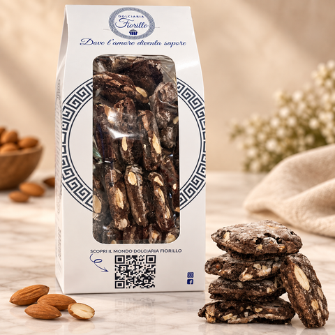 Nzulli al cioccolato con mandorla Dolciaria Fiorillo nella confezione originale con biscotti scuri e mandorle visibili.